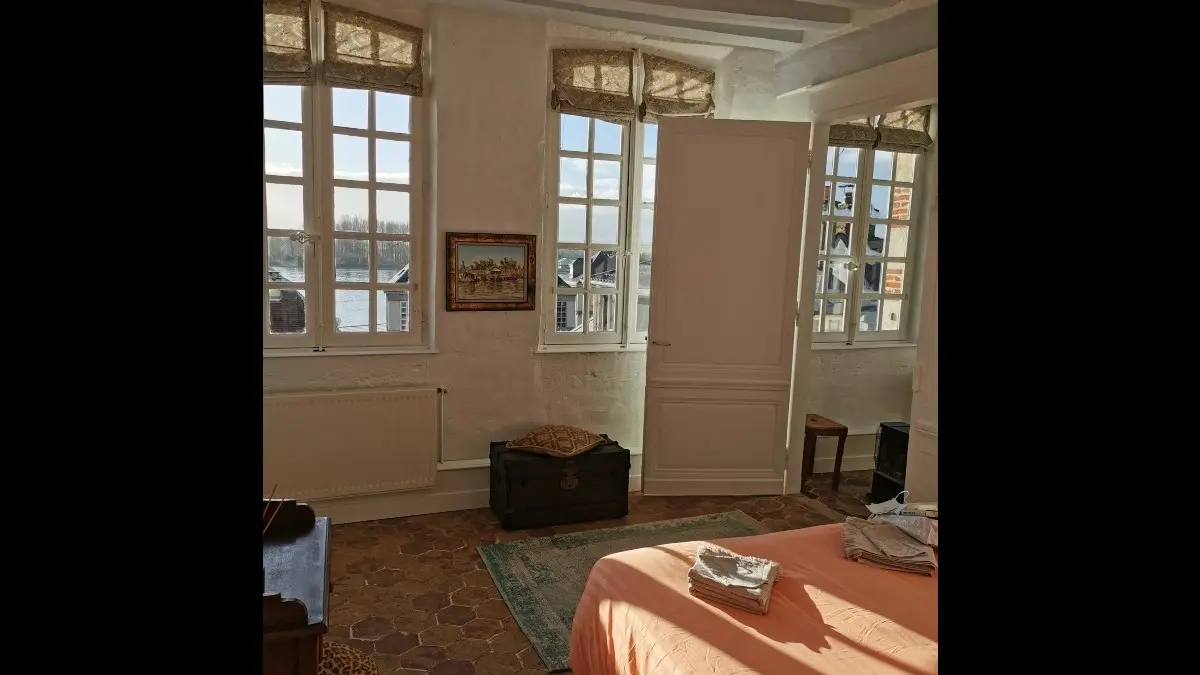 Chez Sandrine et Sébastien meublé vue chambre fenêtre Caudebec en Caux Rives en Seine M(3)