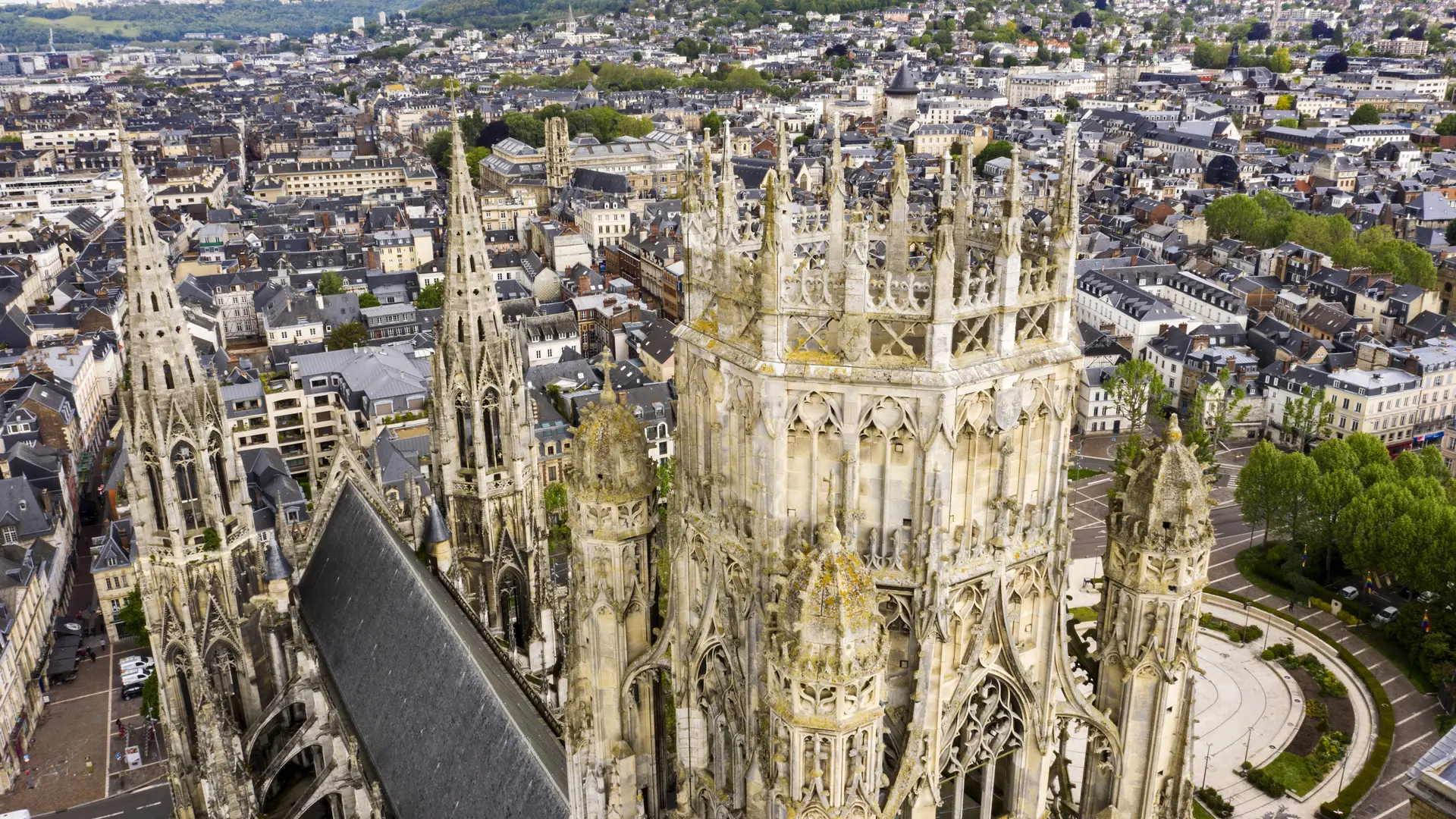 Tour et toits abbatiale Saint-Ouen