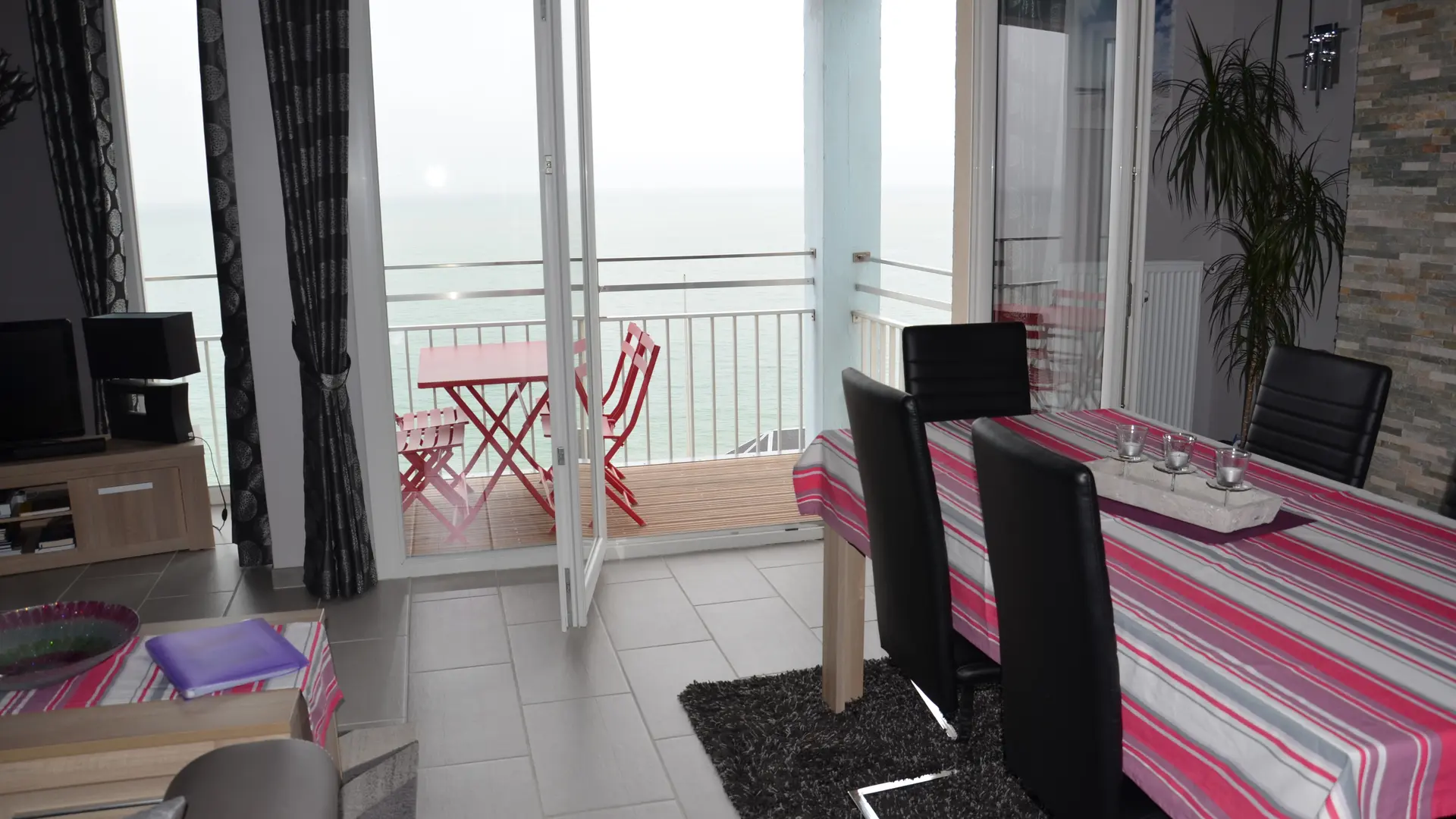 séjour vue mer avec balcon