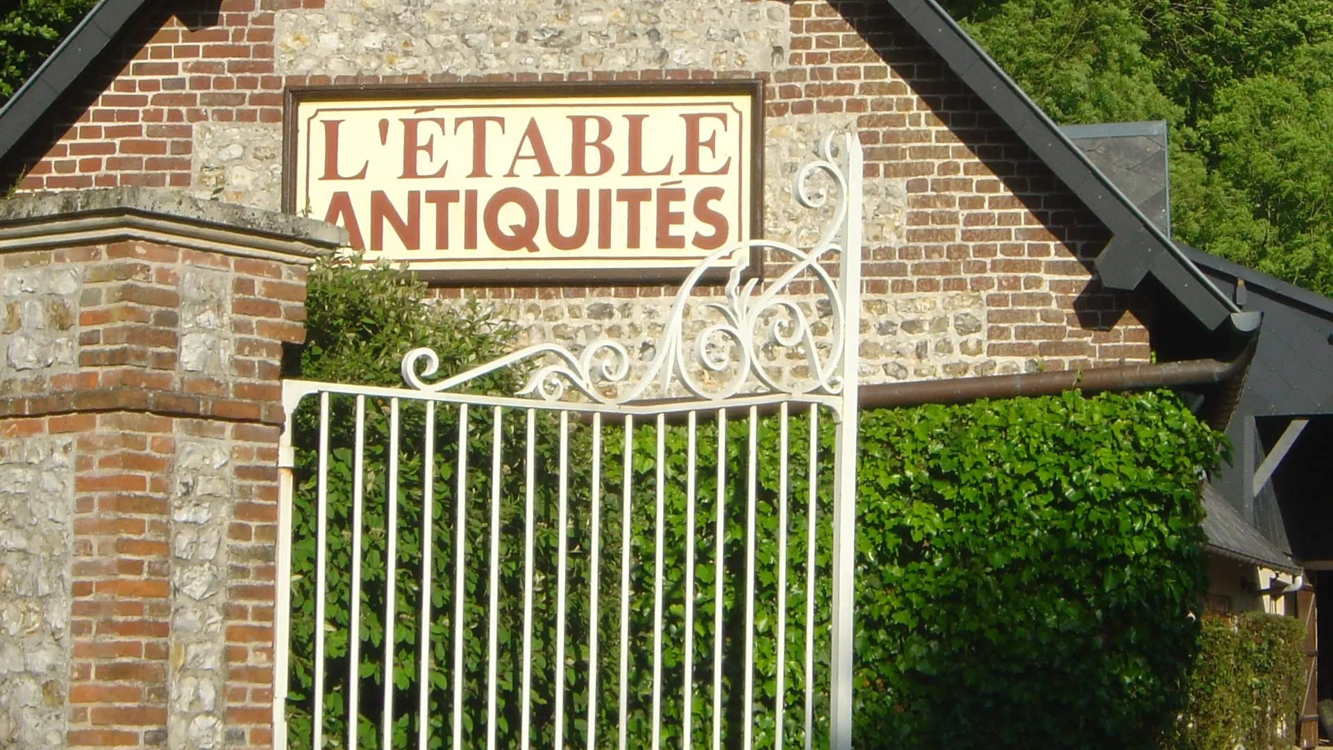 Entrée L'ETABLE Antiquités