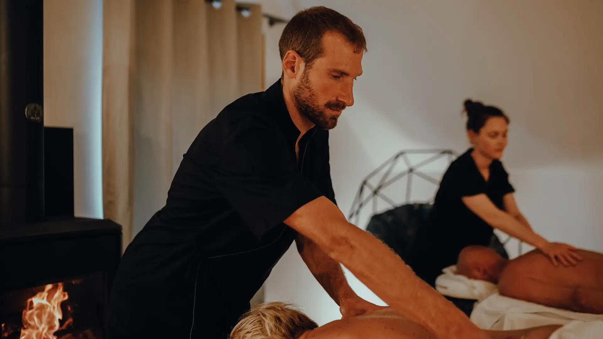 Massage en duo au coin du feu