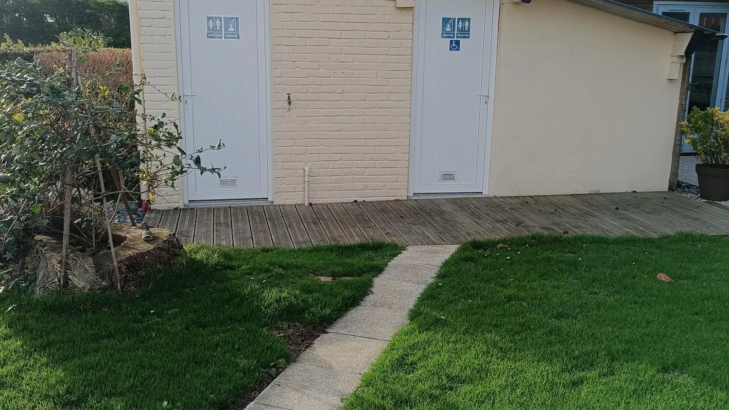 Douche et toilettes en commun