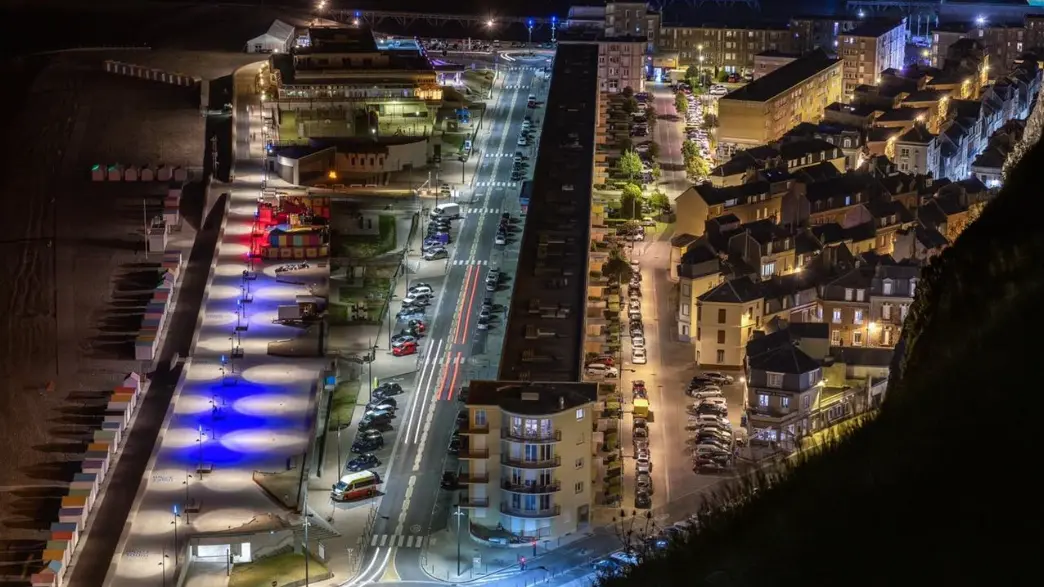 FRONT DE MER DE FALAISE 317. ESPLANADE LA NUIT