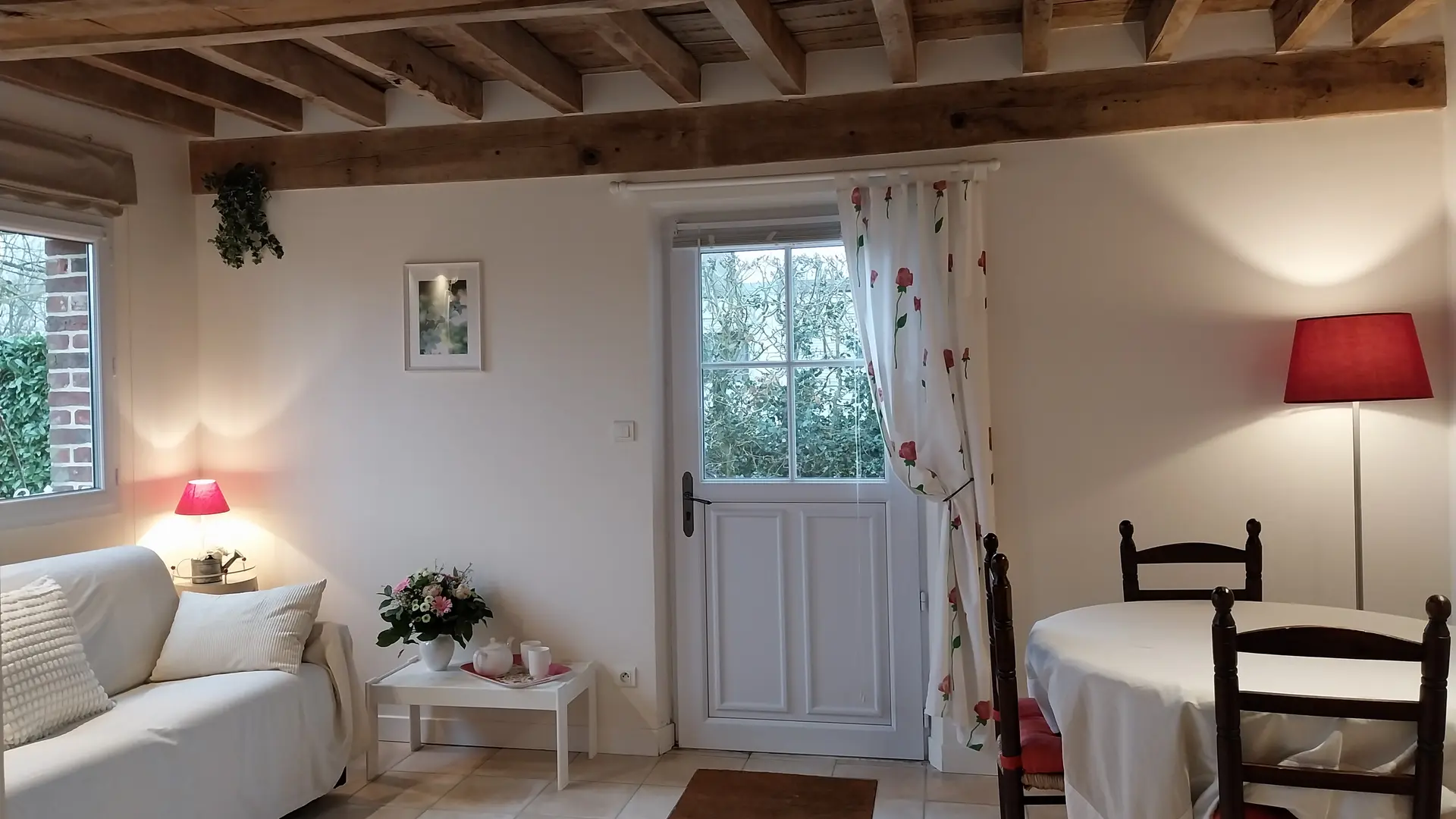 En Normandie 15mn Rouen, Gîte-Chambres d'hôtes de charmeLa Bénardière 76.Cuisine, salon, 2 chambres, 7 personnes. Accès rapide mer.