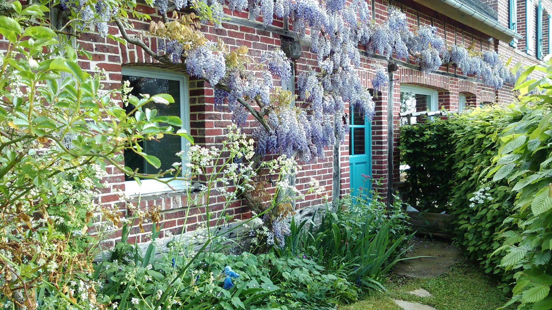 En Normandie 15mn Rouen, Gîte-Chambres d'hôtes de charmeLa Bénardière 76.Cuisine, salon, 2 chambres, 7 personnes. Accès rapide mer.