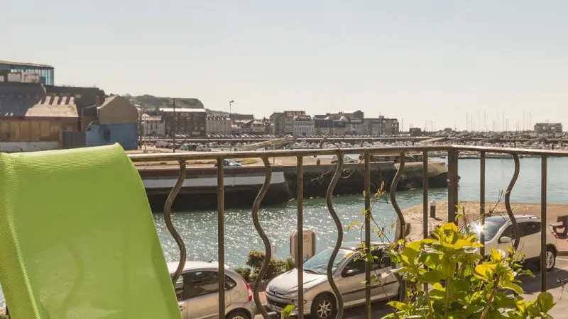 Au Bord du Quai