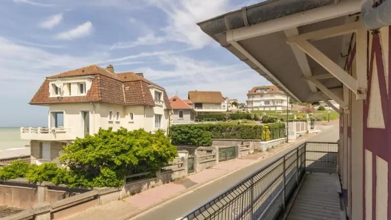 Le Balcon