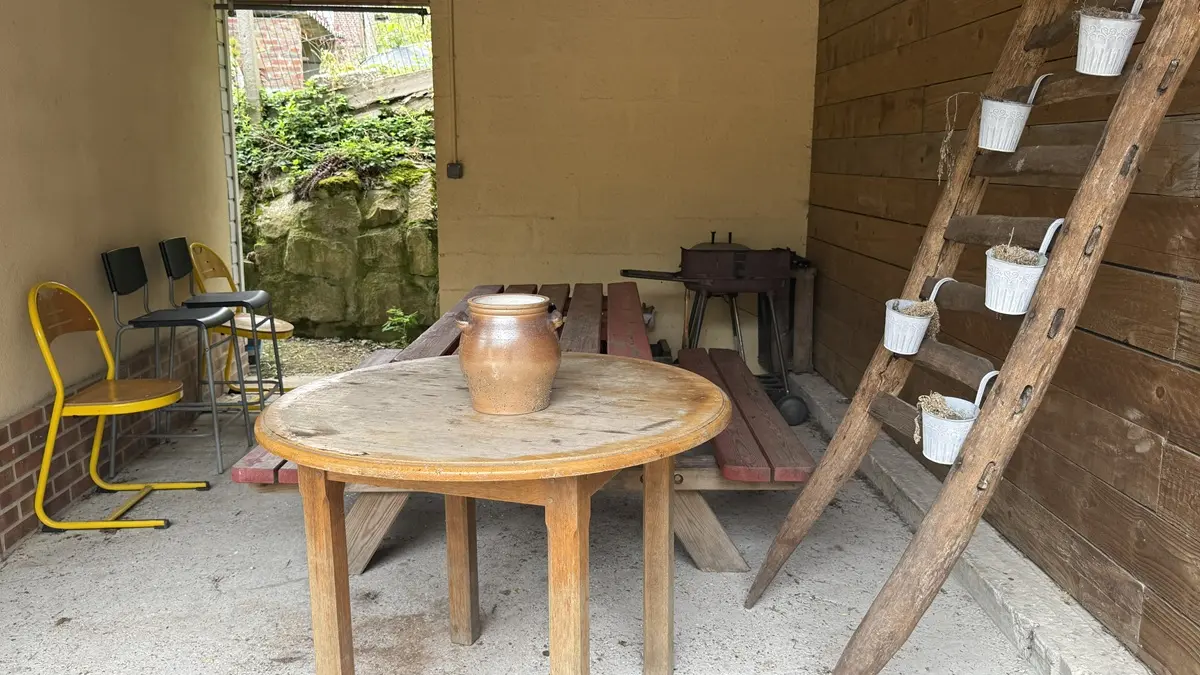 Gite-du-bout-d-caillou-Cailly-proche A 28-Rouen-espace-exterieur-barbecue