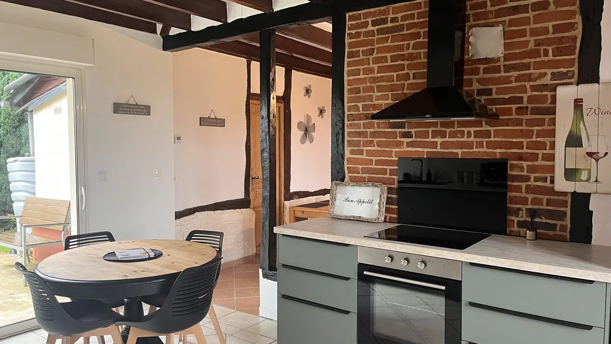 Gite-six-personnes-vieux-manoir-copyright-Maison-du-centre (6)