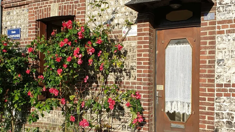Entrée de la maison sur le chemin des Champs-Élysées