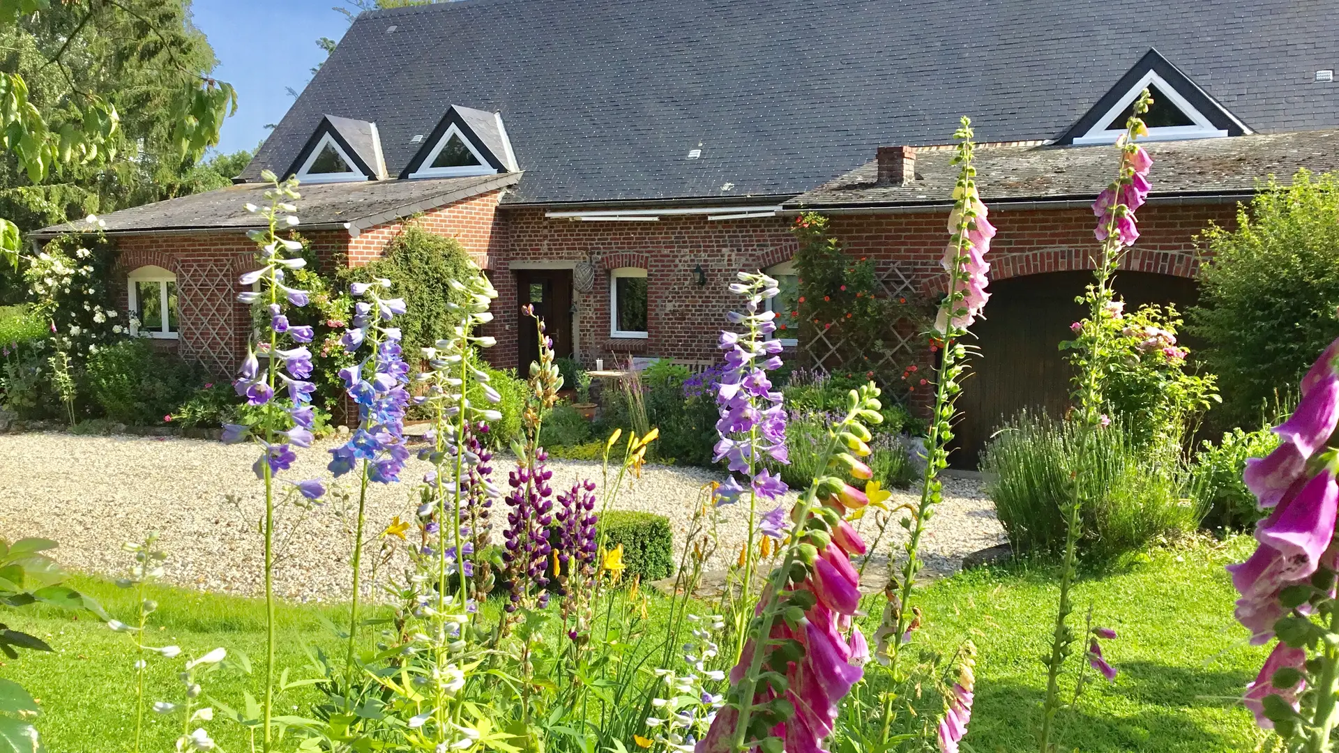 la maison depuis le jardin