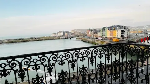 Vue port et mer