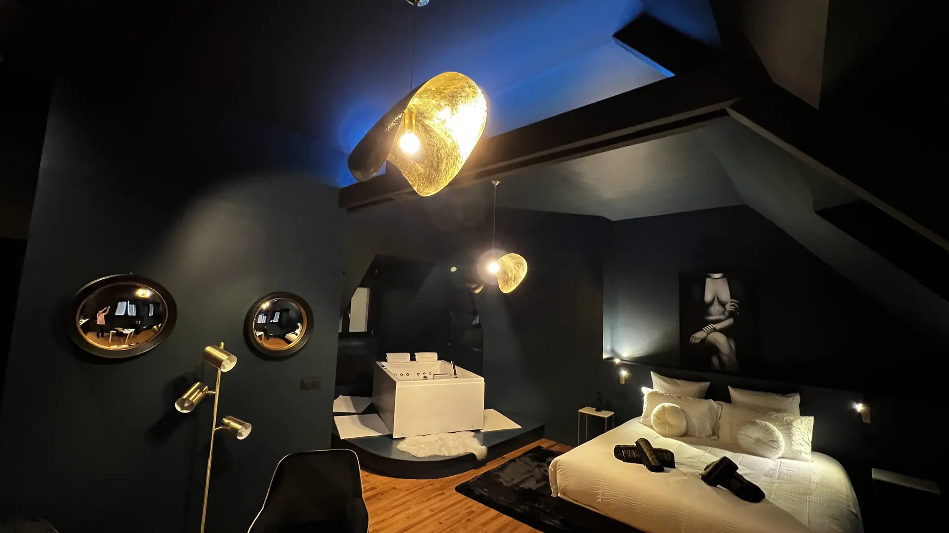 LA SUITE ISAHORA_ LOVE ROOM