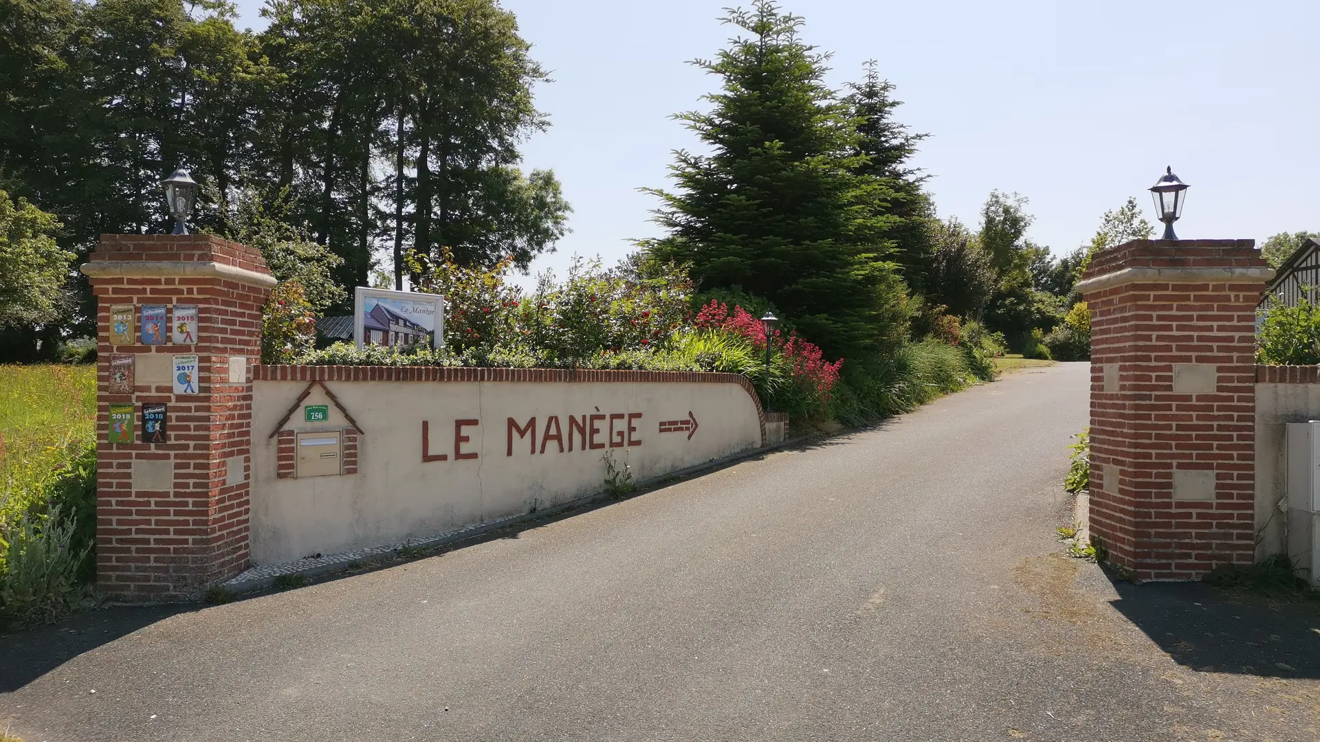 Eglise - Accès au Domaine le Manège