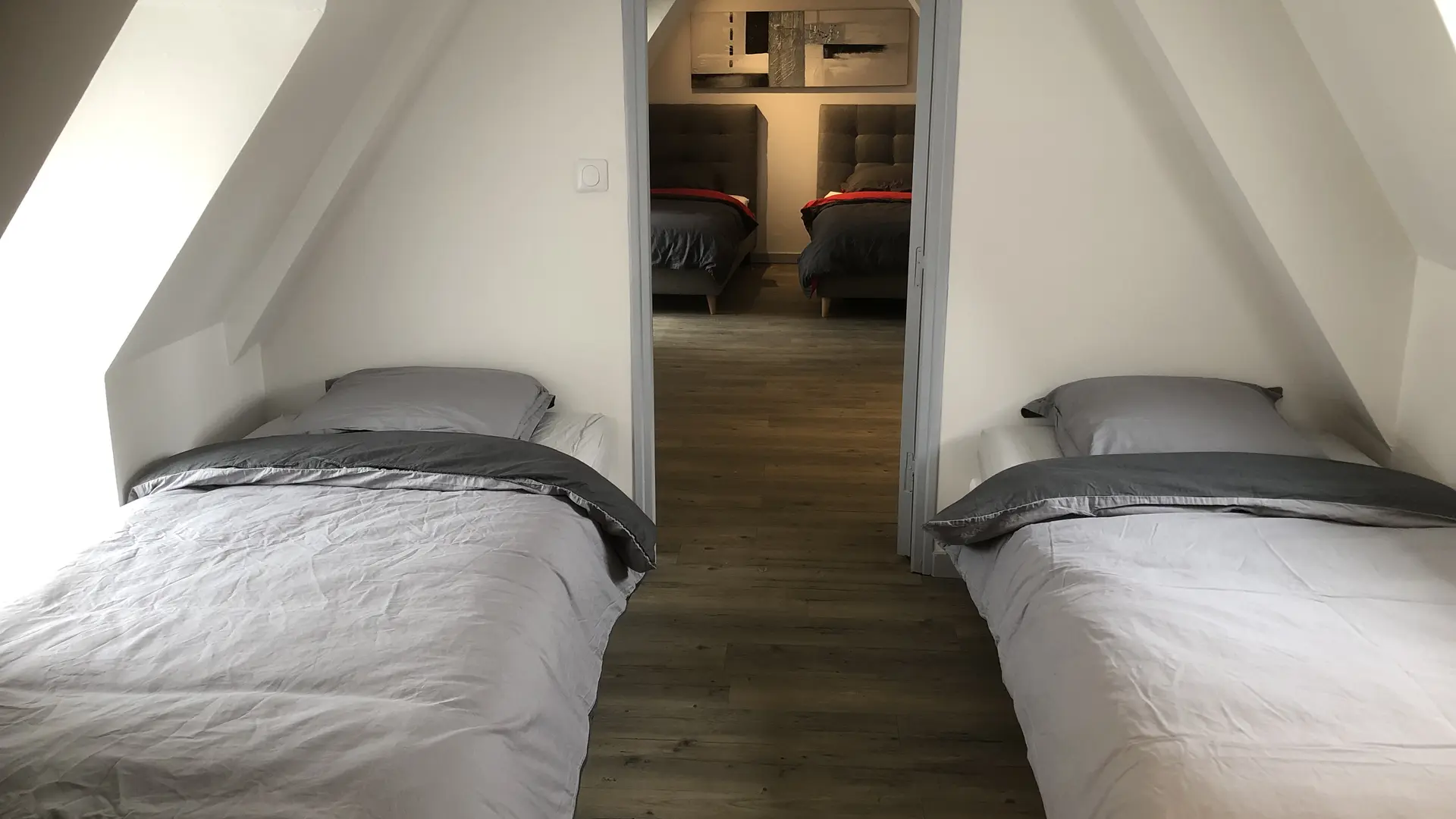 La chambre n°3 (2 lits de 90X190), elle est traversante vers la chambre n°4