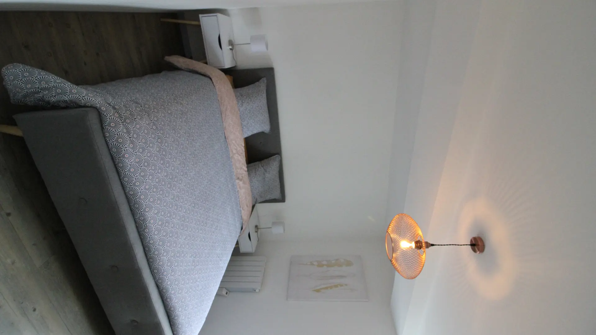 Chambre n°2 et son lit queen size