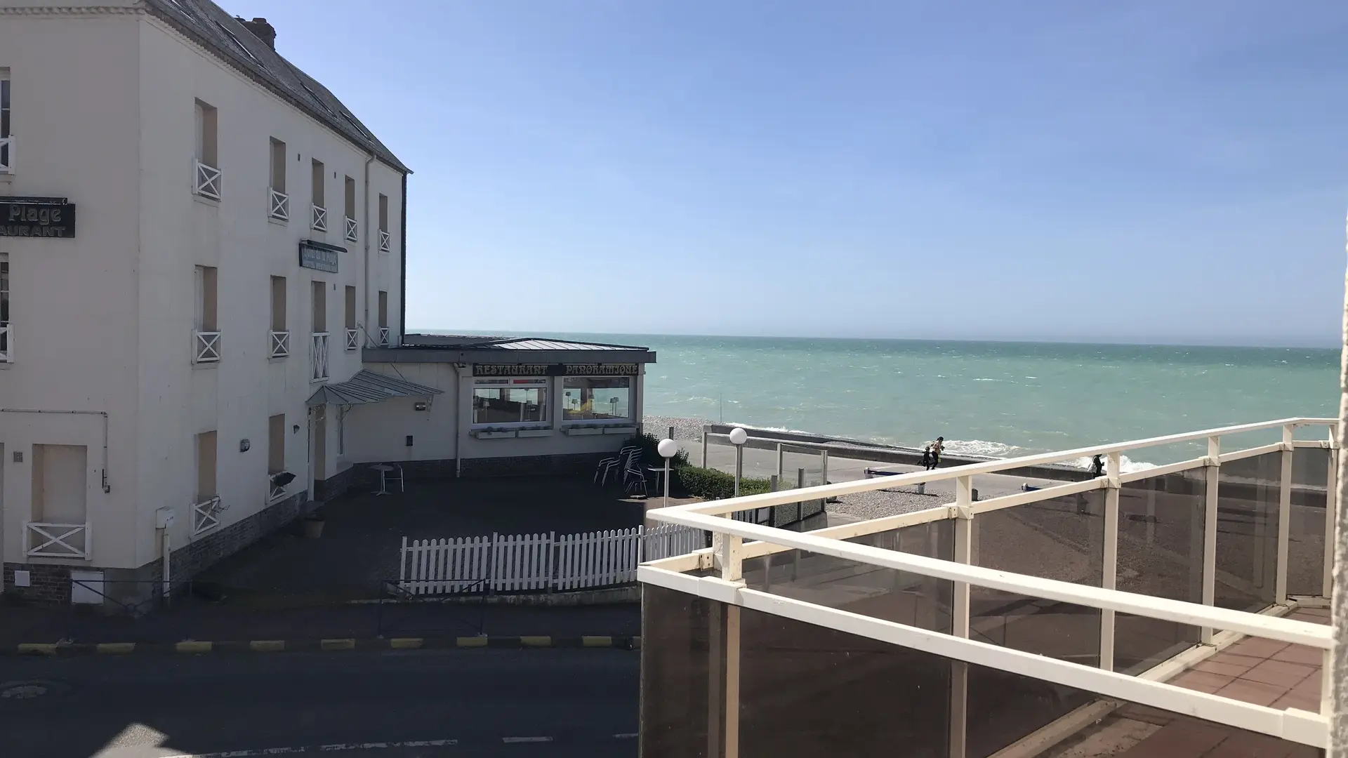 Vue sur l'hôtel restaurant de la Plage