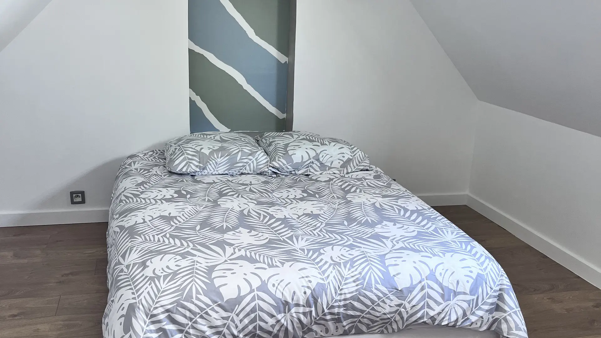 Chambre avec lit double à l'étage 140x190