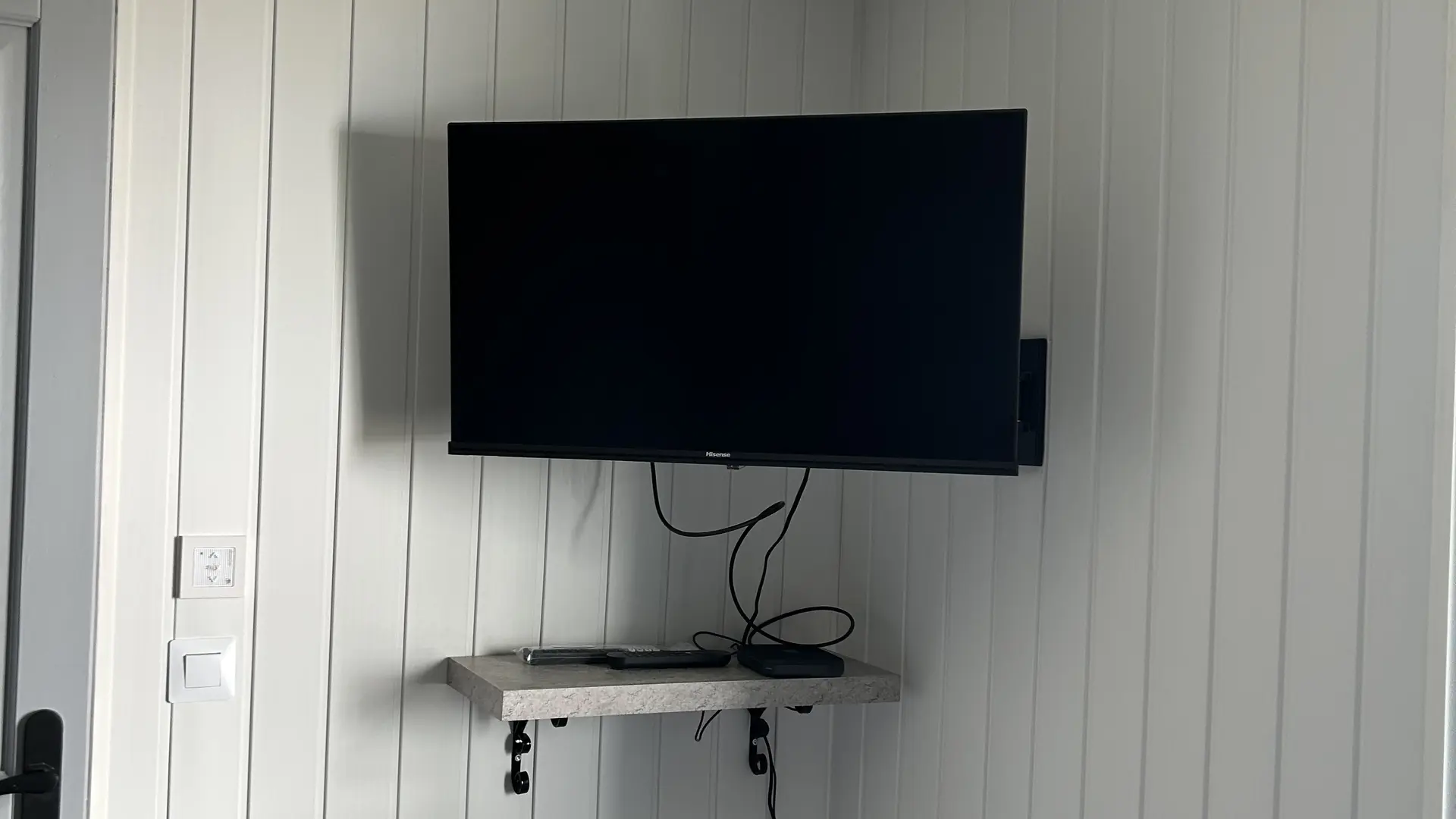 téléviseur dans la chambre