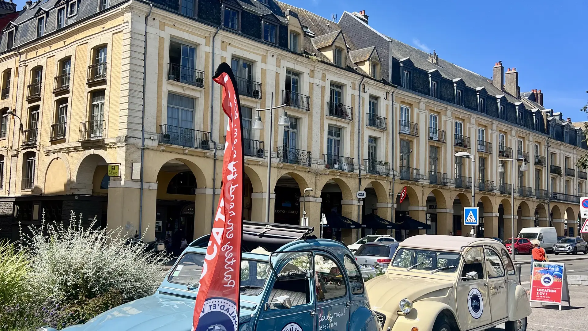 Balad'Et Vous - Place de la fontaine devant Office du Tourisme