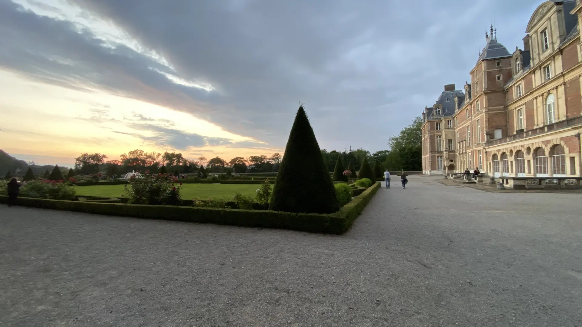 La château d'Eu et son parc (à 100 mètres à pied)