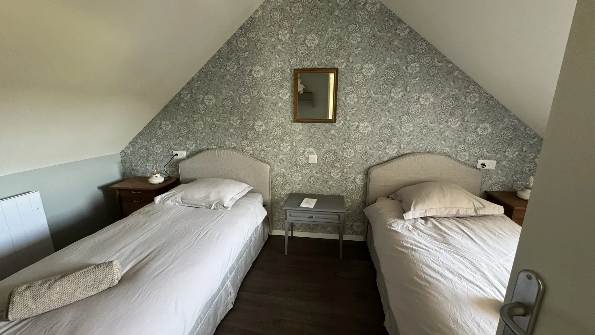 Chambre 2 à lits simples pour enfants au 2ème étage.