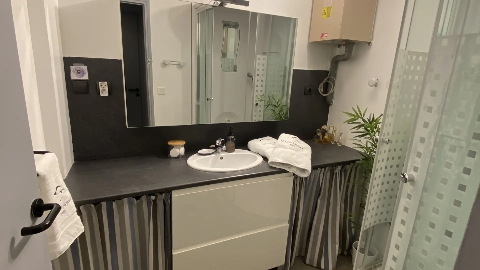 Salle de douche niveau chambre n°1