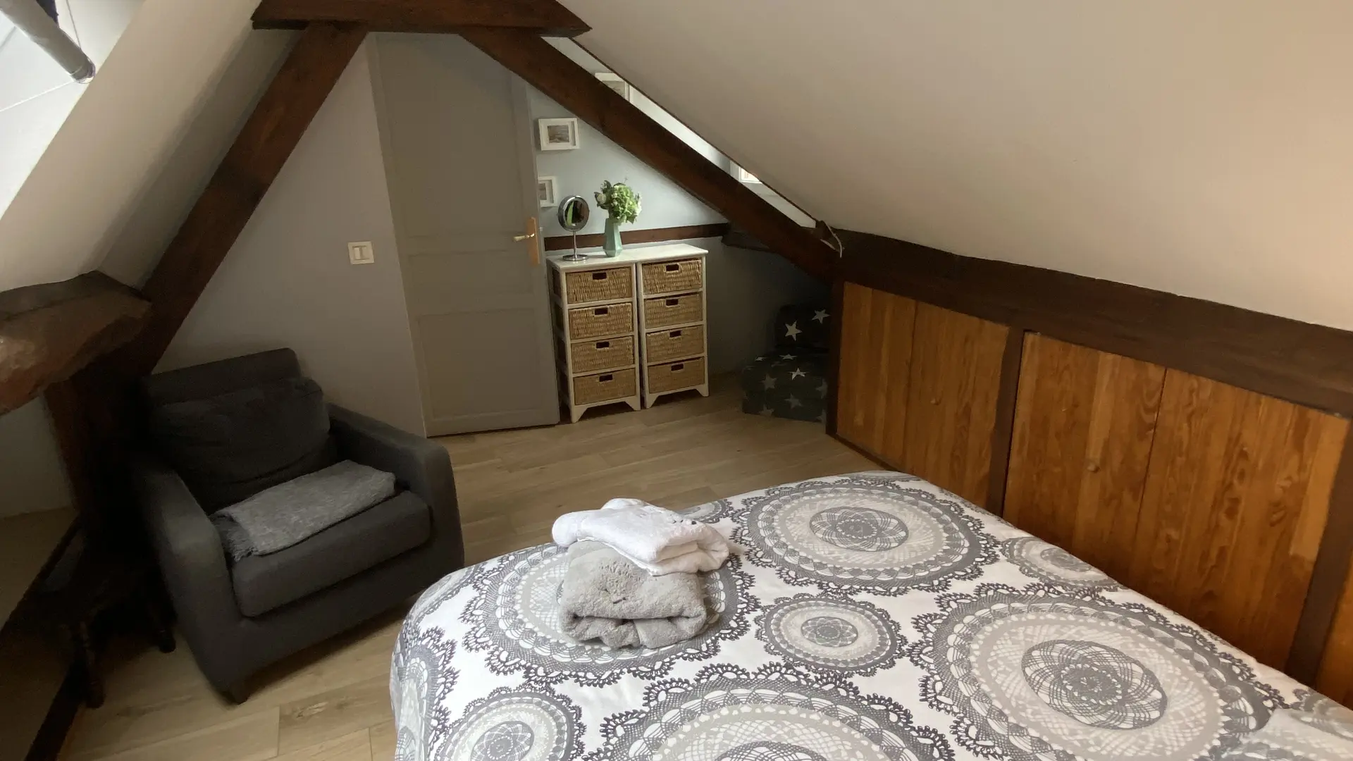 Chambre n° 5 - lit 140 (photo 1/2)