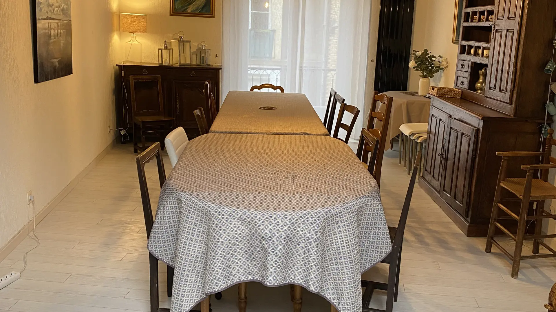 Salle à manger - 18 couverts et plus sur table annexe ou table cuisine