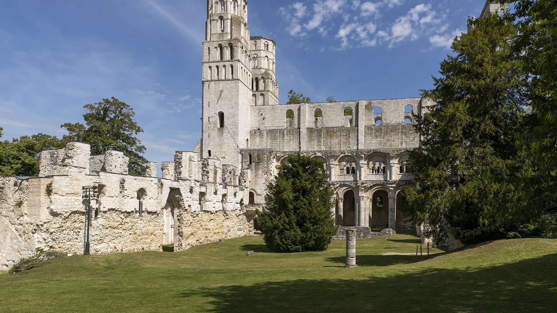 Extérieur abbaye de Jumièges