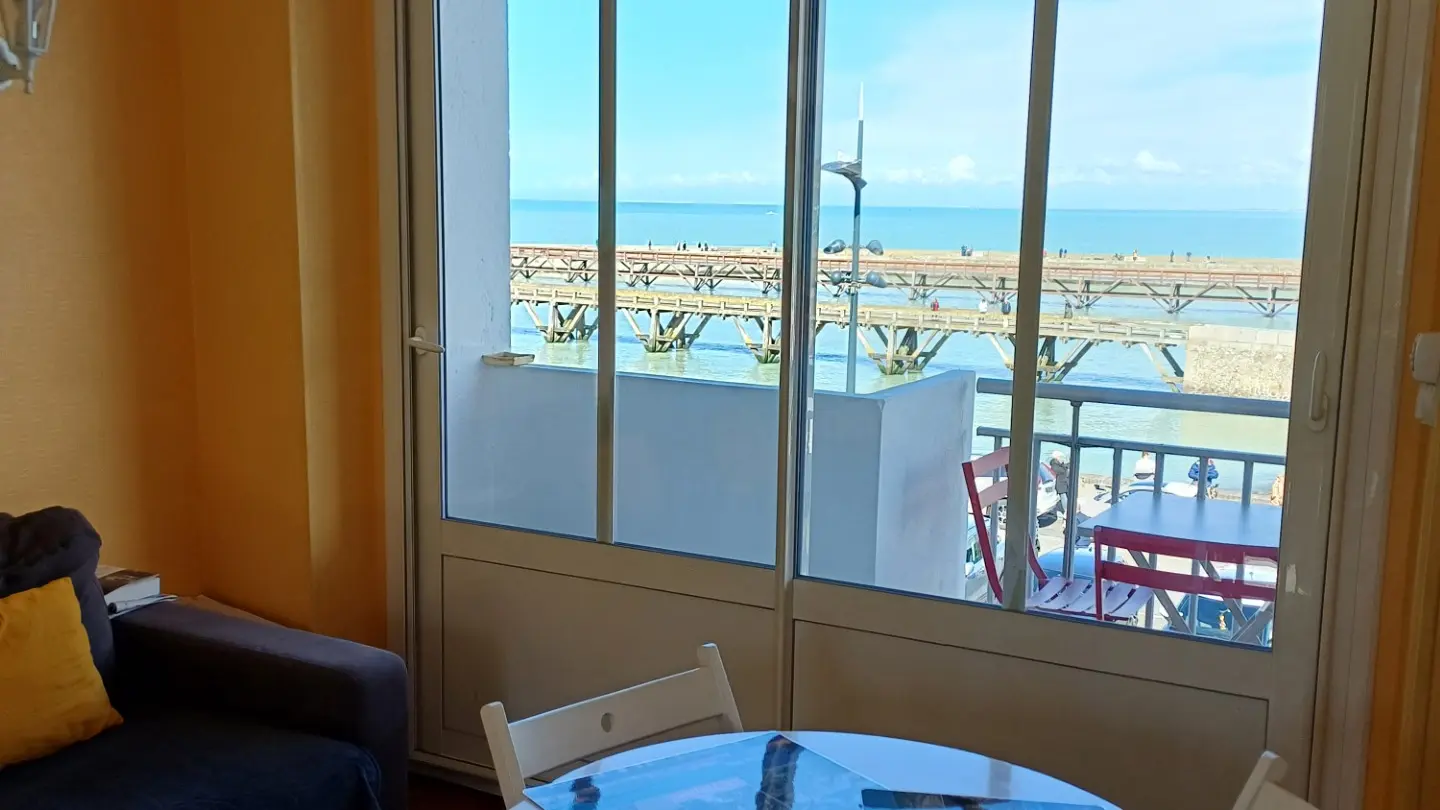LE-TREPORT_Balcon-face-à-la-mer_Coin-repas_Mme-Blanchet@2024