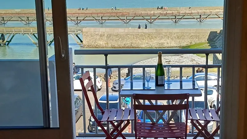 LE-TREPORT_Balcon-face-à-la-mer_Vue-falaise-Mers_Mme-Blanchet@2024
