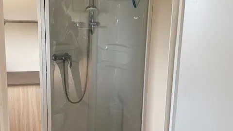 Le-Tréport_Mobil-home-lebonheur-est-dans-le-pré_Salle-d-eau_Douche@Mme-DIMOUCHY-Mathilde_2022-1
