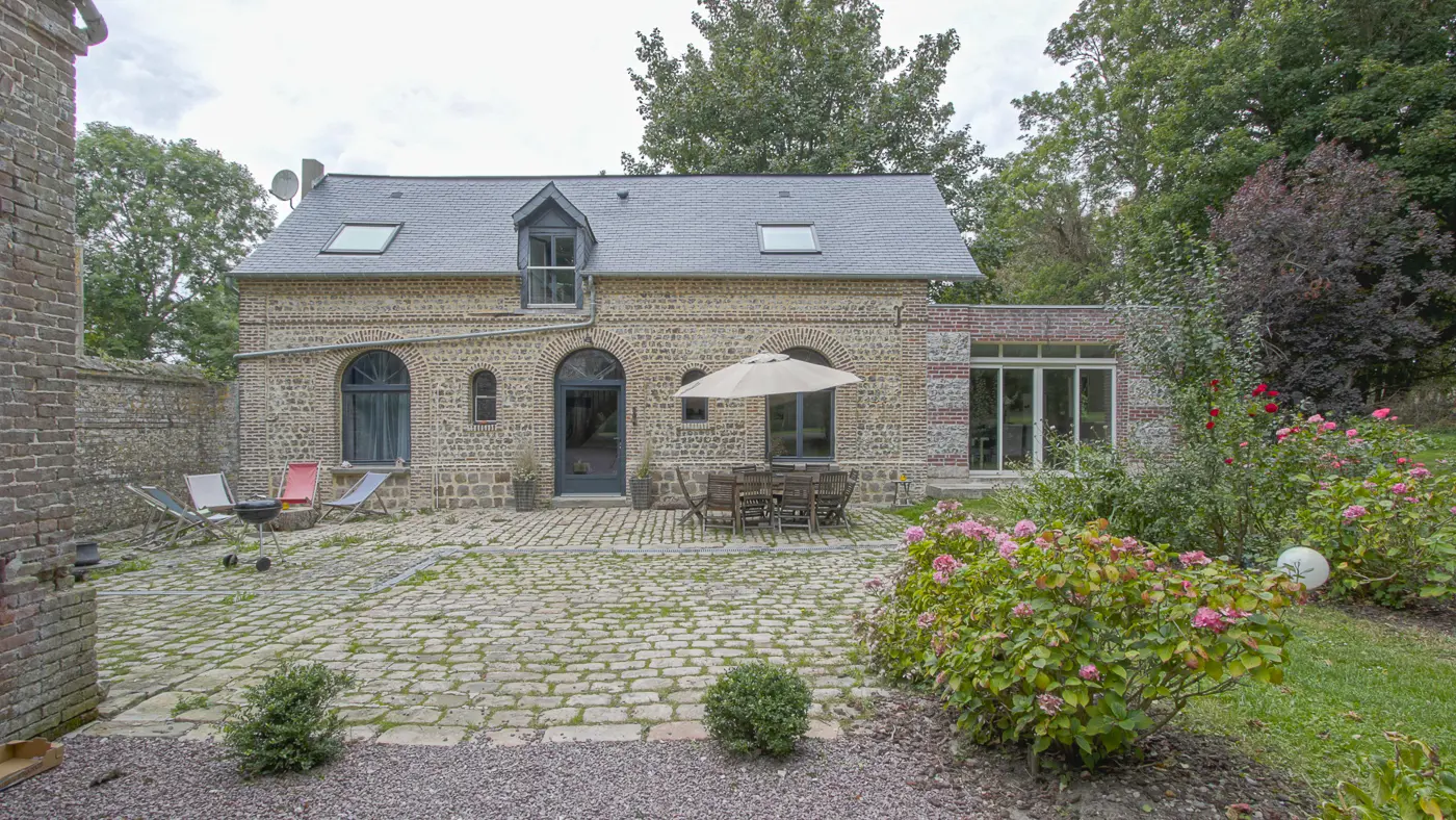 Le-petit-chateau-de-conteville-1