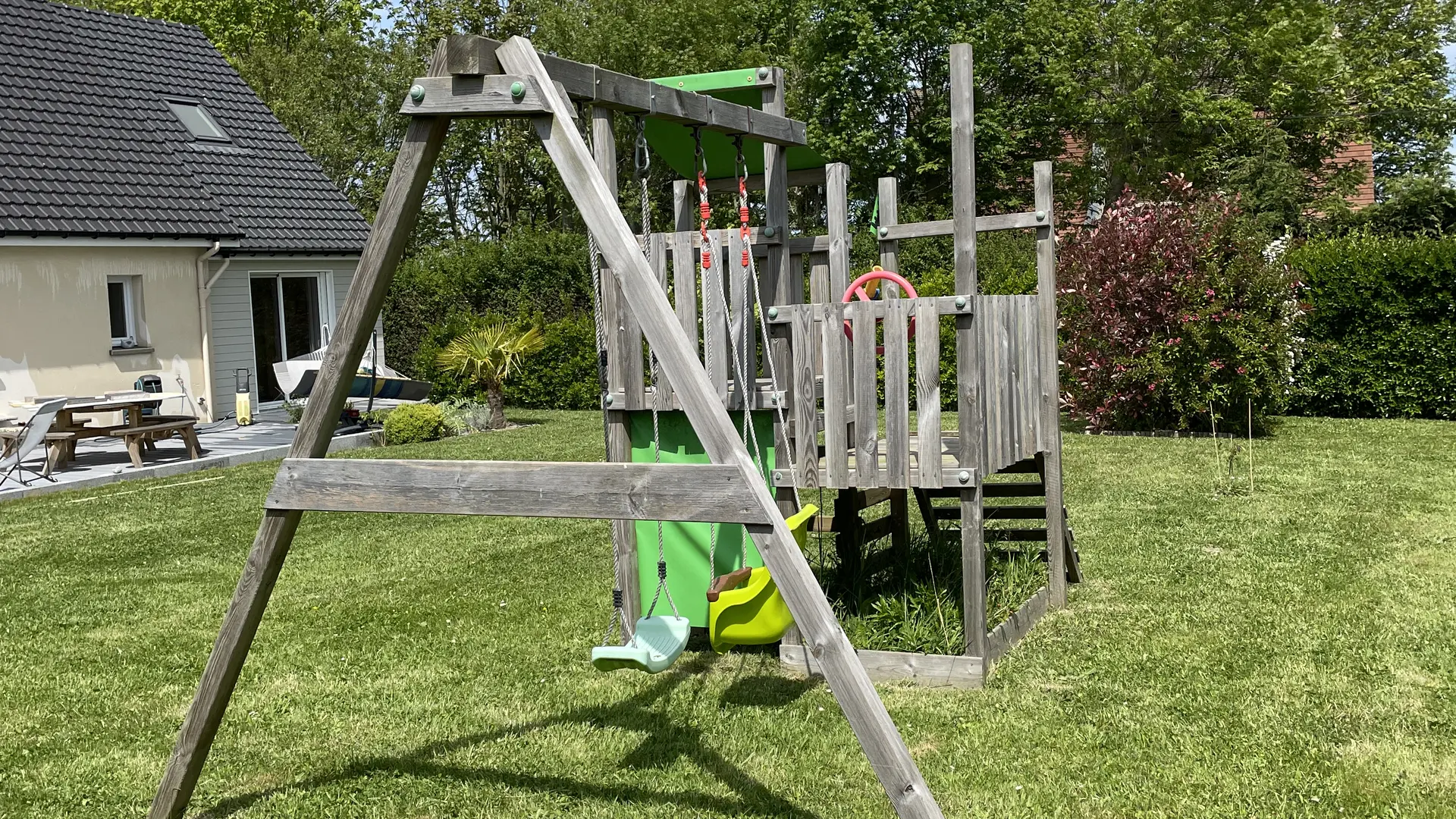 Le jardin Sud et ses jeux pour enfants