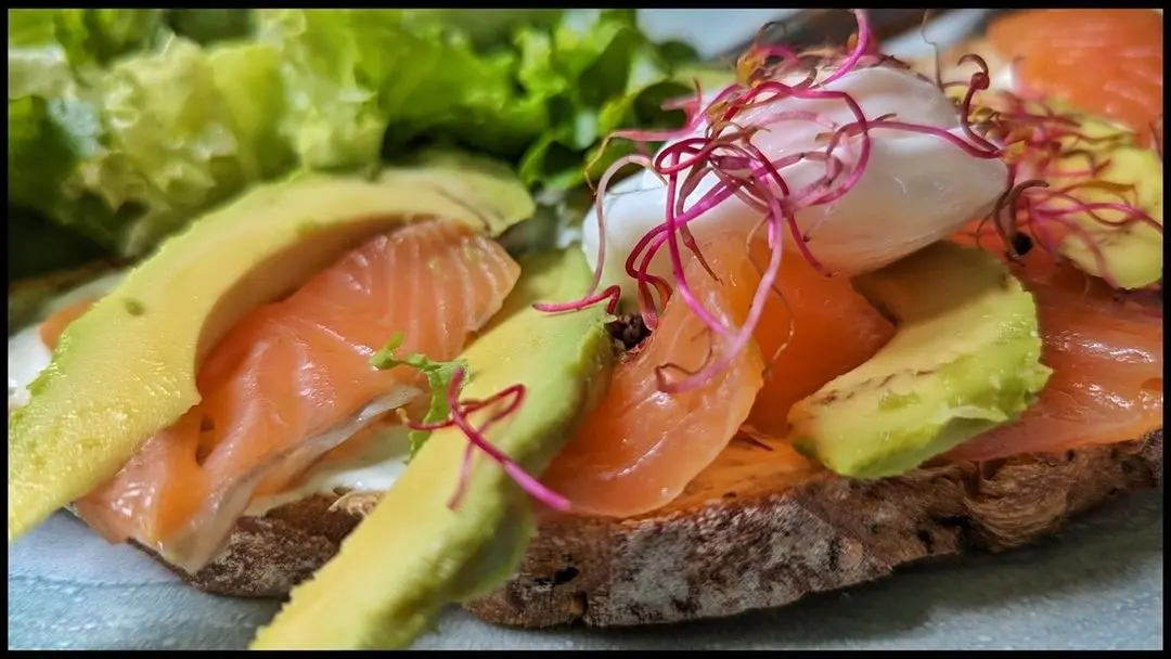 Les  garçons à table  3