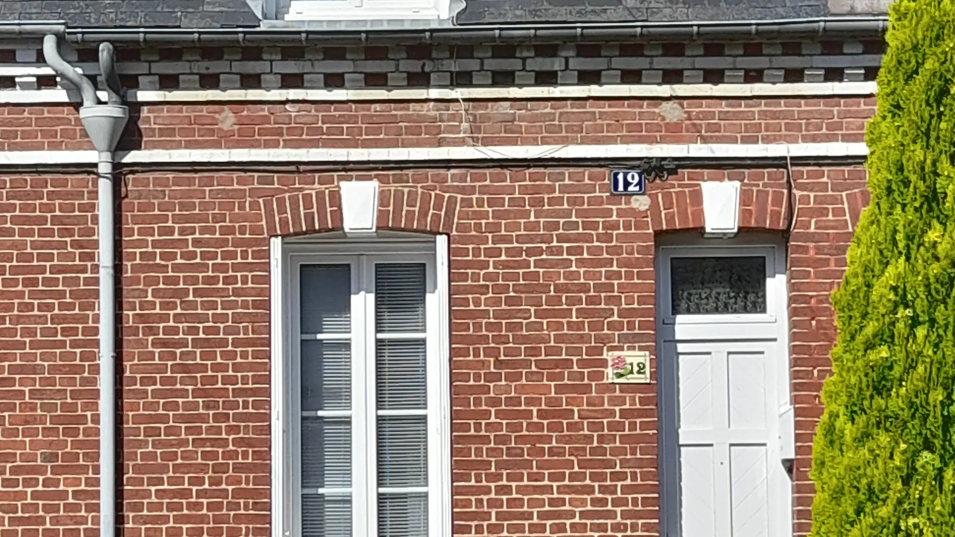 MAISON FACADE