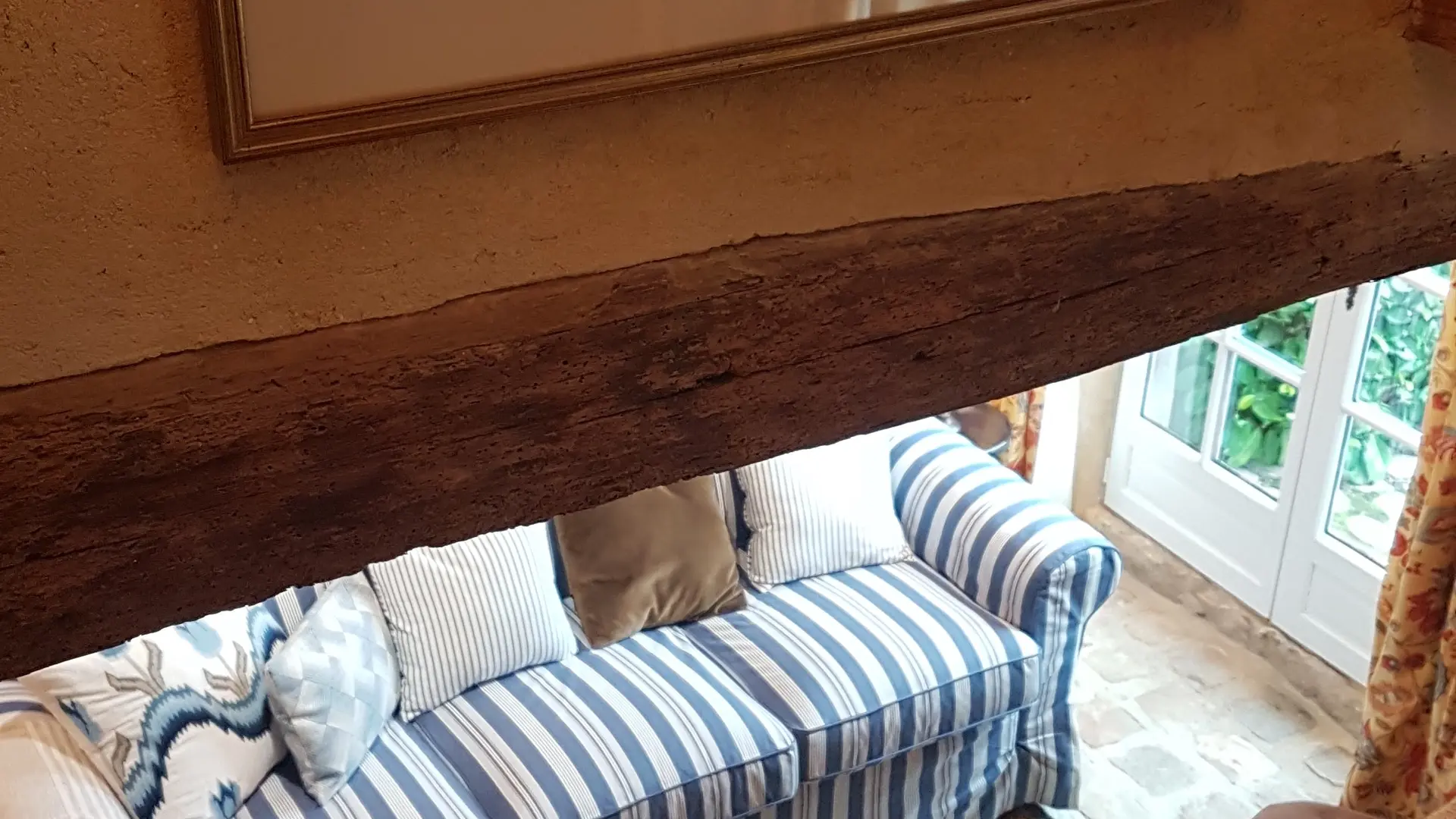 Vue plongeante sur le salon