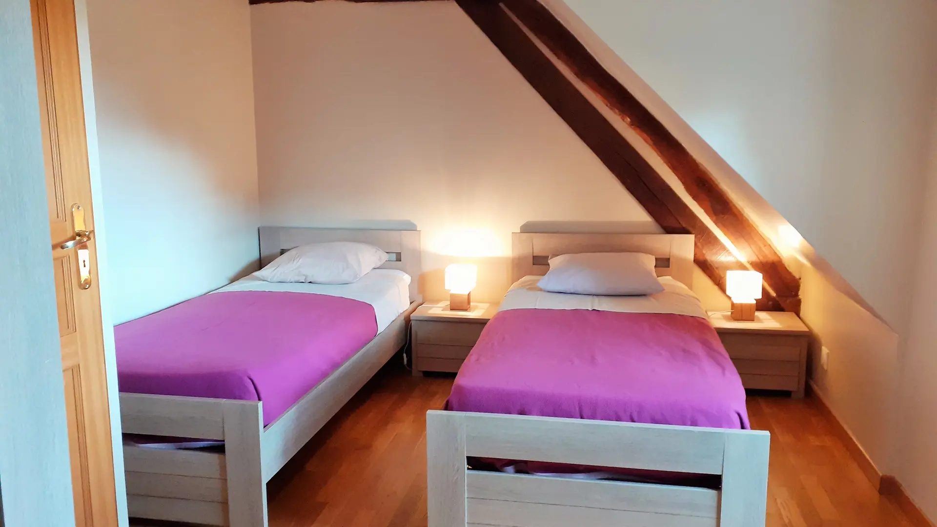 Chambre étage avec 2 lits individuels