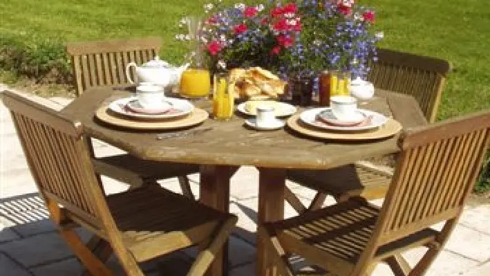 Petit-déjeuner sur la terrasse