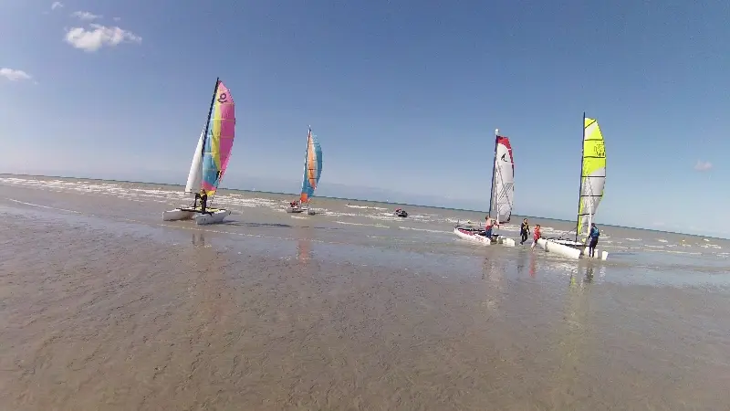 Les bateaux sur le sable