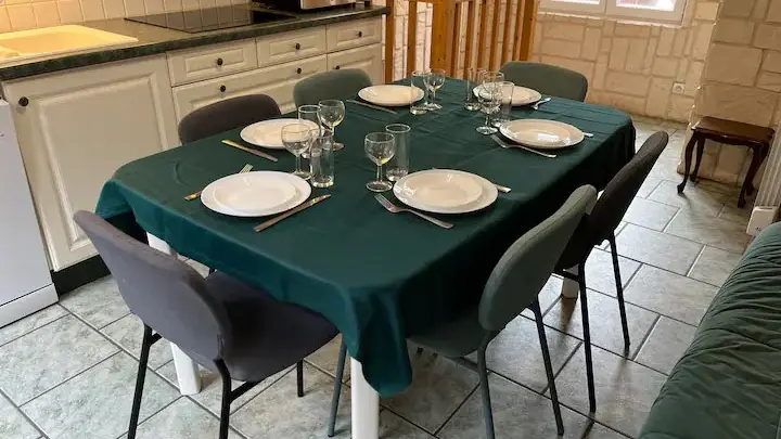 RDC Cuisine - Table à manger sans rallonge (6 personnes)