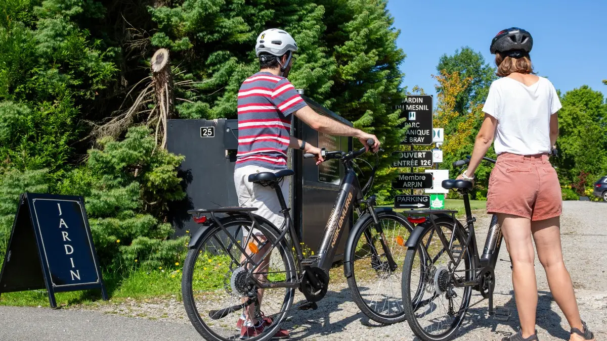 Les jardins du Mesnil à vélo