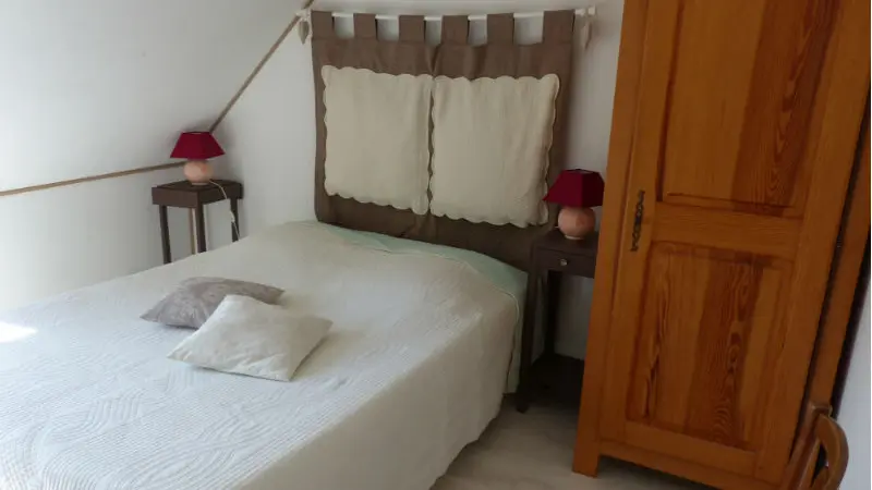 ST VALERY MOSER CH V1 psv (6) chambre beige