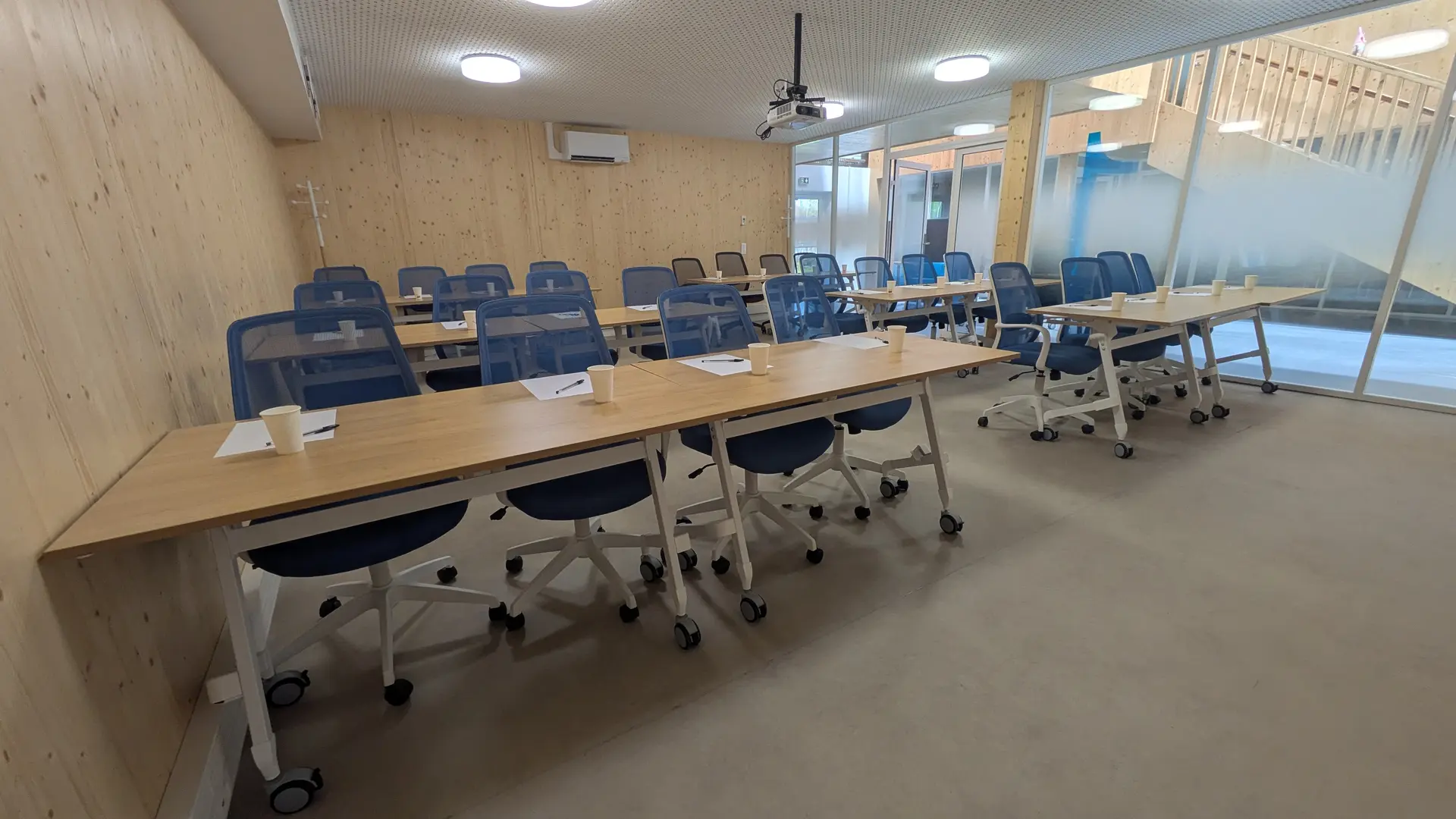 Salle 1 format classe 24 personnes