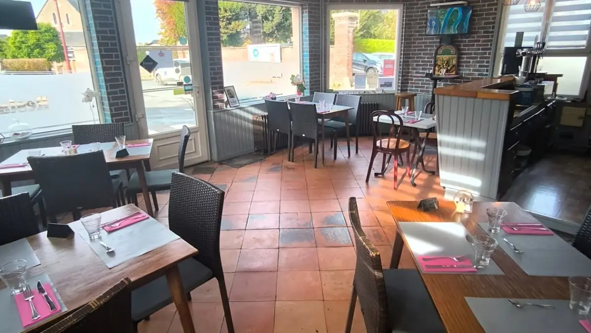 Salle avec le bar ©Restaurant-la-confiance-family