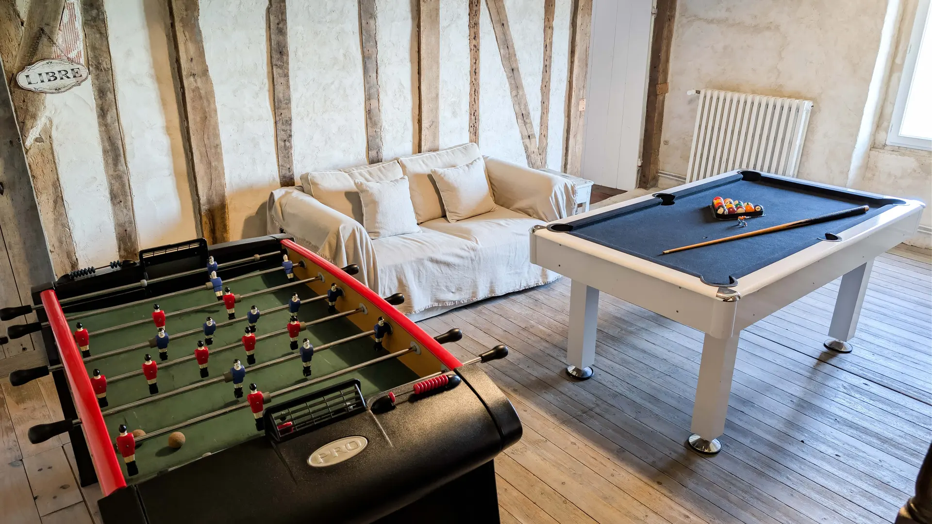 Salle de jeu du Gîte de l'Étoile (accessible par 5 marches)