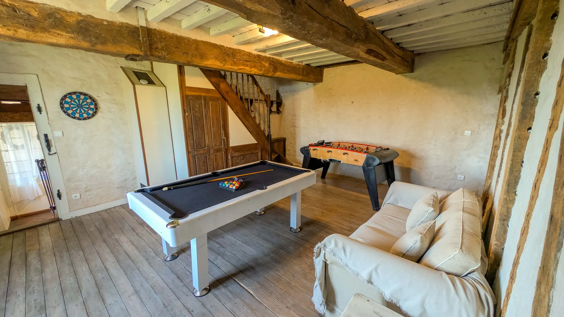 Salle de jeu du Gîte de l'Étoile (accessible par 5 marches)