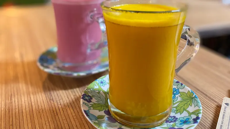 Golden et Pink latte - Salon de thé Calice et Mandibule