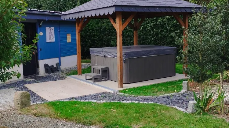 Spa couvert Le clos Brayon Roulotte 76